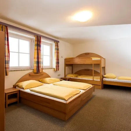 Kro Jugendhotel Gruber *