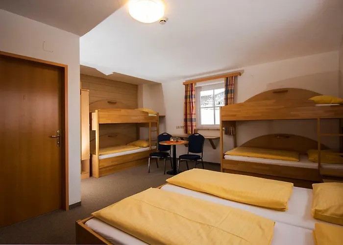 Jugendhotel Gruber イン グロースアルル